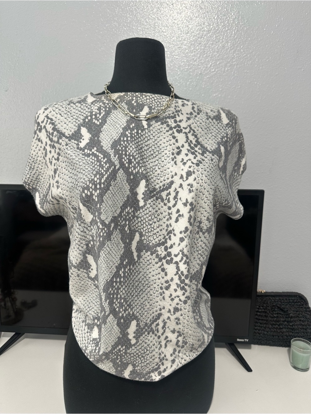 Sioni Neutral Beige and Gray Knit Top